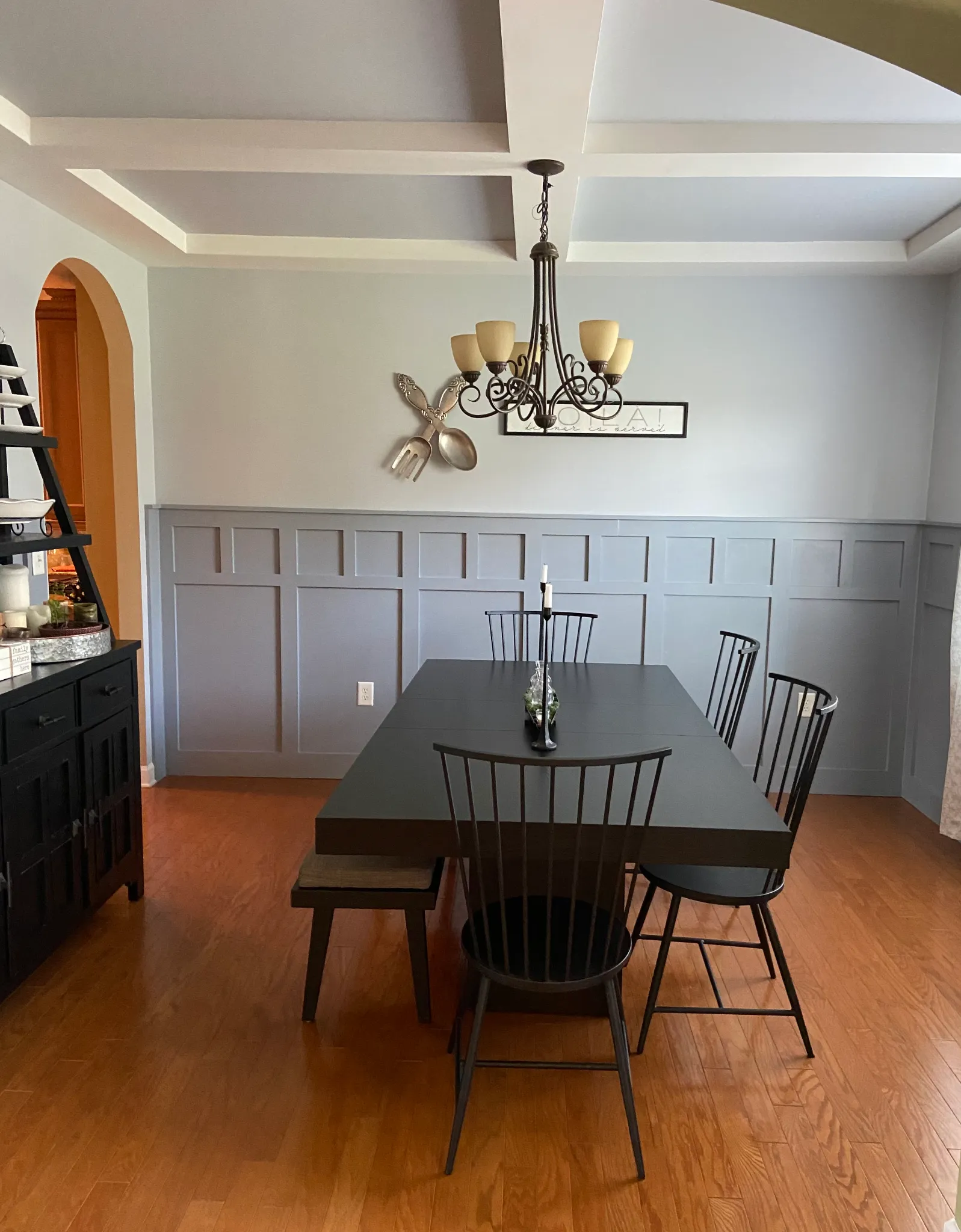 dinning-wainscot-1788373981976.webp