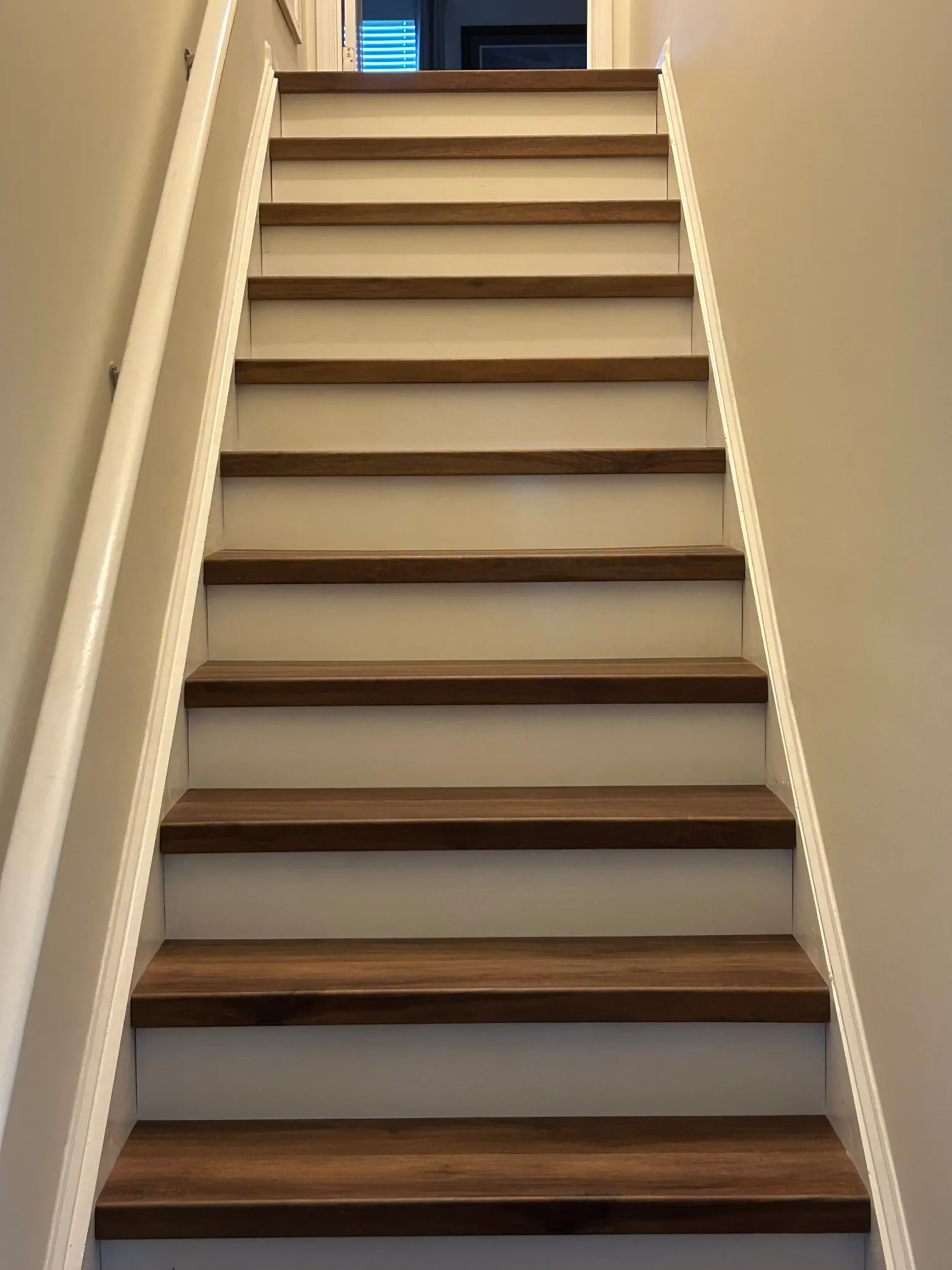 vinyal-flooring-stairs-3-1788373986880.webp